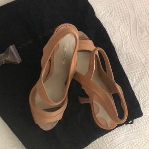 Leon max pumps